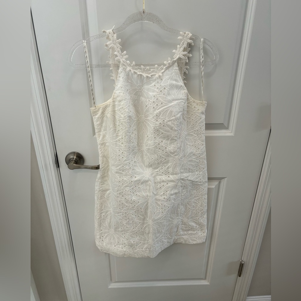 Lilly Pulitzer Annabelle shift dress resort white sunflower eyelet. Size 4 - Picture 2 of 8